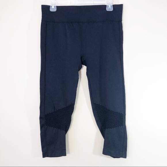 Fabletics Mesh Knee Crop Black Leggings - Medium - Picture 1 of 14